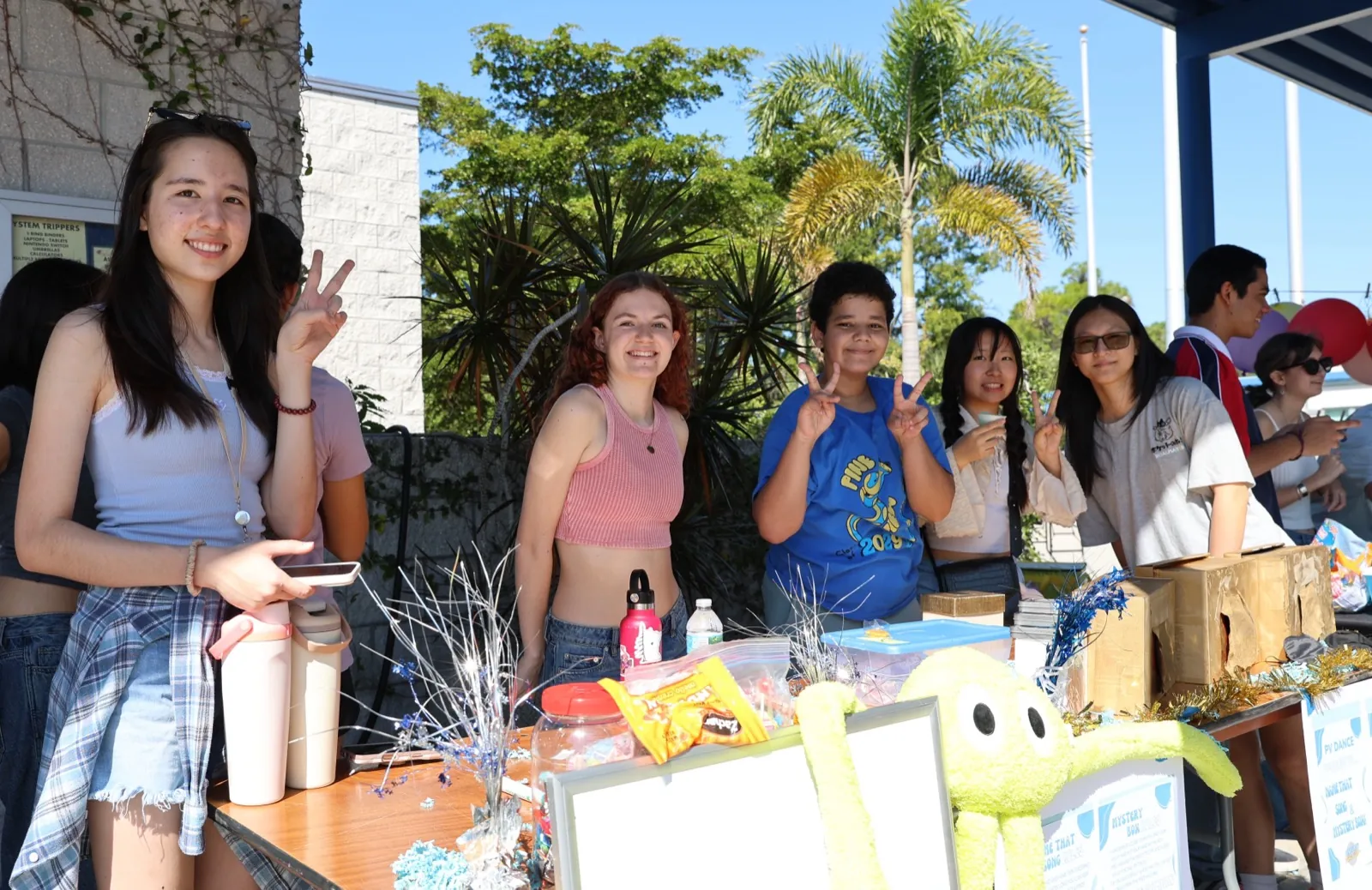 Pine View students running a PV Fair booth